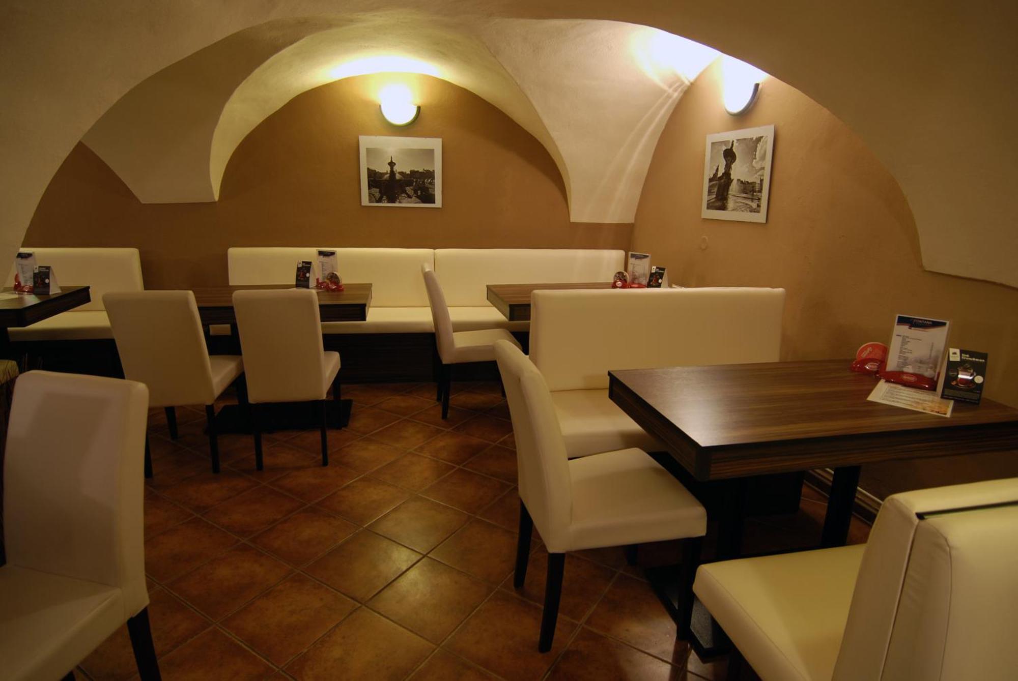 Fontana Pizzeria - Pension Τσέσκε Μπουντεγιόβιτσε Εξωτερικό φωτογραφία