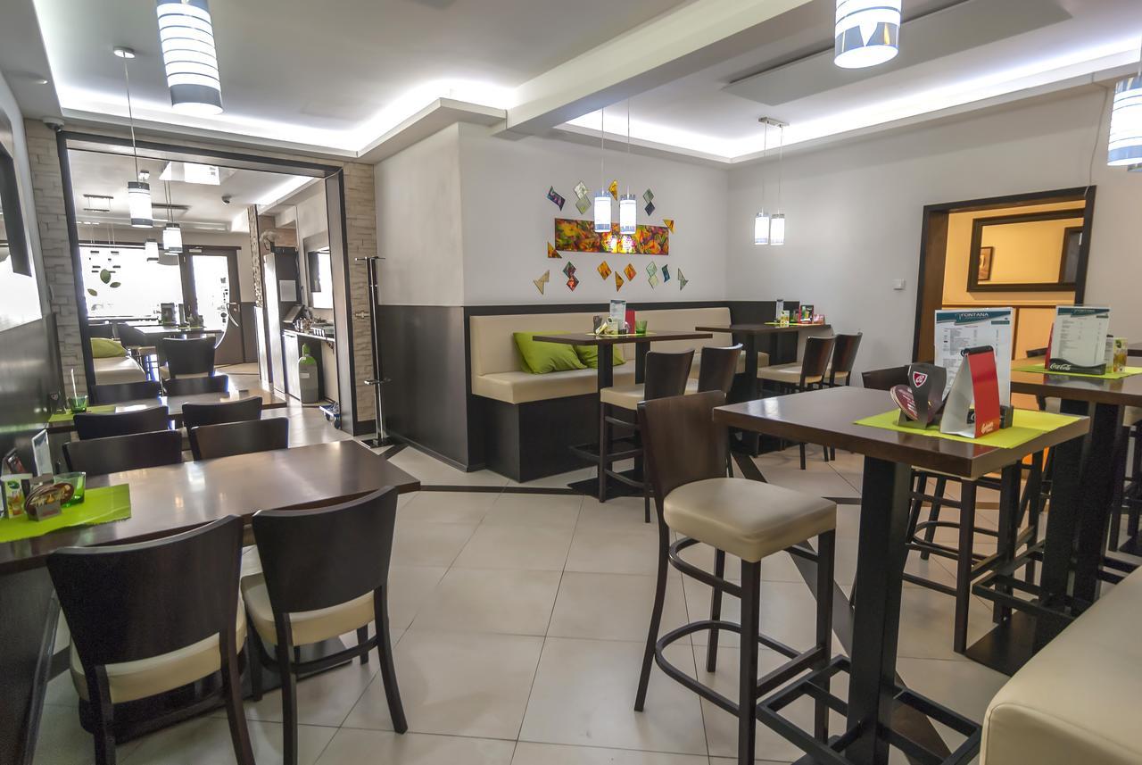 Fontana Pizzeria - Pension Τσέσκε Μπουντεγιόβιτσε Εξωτερικό φωτογραφία