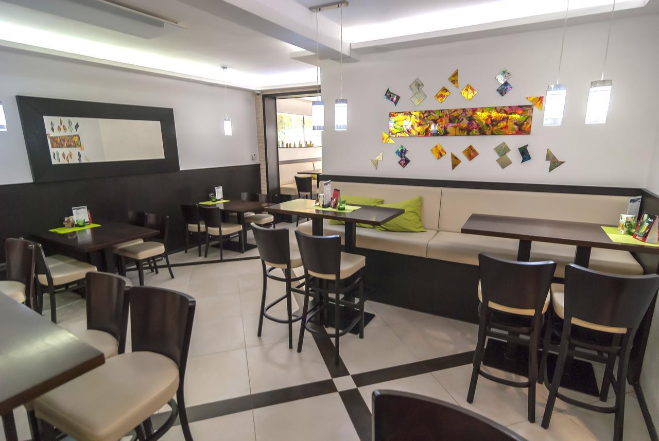 Fontana Pizzeria - Pension Τσέσκε Μπουντεγιόβιτσε Εξωτερικό φωτογραφία